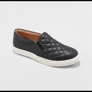 Flat quilted sneakers